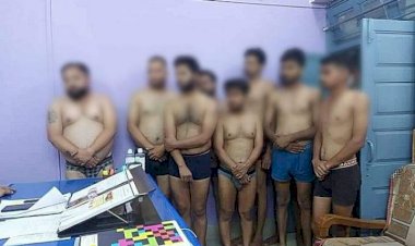 ಠಾಣೆಯಲ್ಲಿ ಪತ್ರಕರ್ತರ ಬಟ್ಟೆ ಬಿಚ್ಚಿಸಿದ ಪೊಲೀಸರು ಸಸ್ಪೆಂಡ್