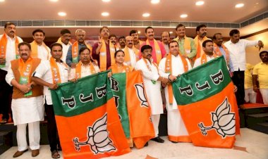 ಬಿಜೆಪಿ ಸೇರಿದ ಪ್ರಮೋದ್ ಮಧ್ವರಾಜ್, ಅಶ್ವಿನಿ ಗೌಡ,ವರ್ತೂರ ಪ್ರಕಾಶ