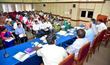 ಬೆಂಗಳೂರು: ಮಳೆ ಪರಿಸ್ಥಿತಿ ಎದುರಿಸಲು ಸನ್ನದ್ಧರಾಗಿರುವಂತೆ ಅಧಿಕಾರಿಗಳಿಗೆ ಬಿಬಿಎಂಪಿ ಸೂಚನೆ