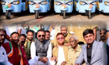 ಹುಬ್ಬಳ್ಳಿ : ಸಂತೋಷ್‌ ಲಾಡ್‌ ಫೌಂಡೇಶನ್‌ನಿಂದ 26 ಎಲೆಕ್ಟ್ರಿಕ್‌ ಆಟೋ ವಿತರಣೆ