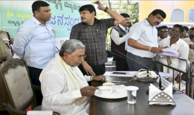 ಮುಖ್ಯಮಂತ್ರಿಗಳ ಜನತಾ ದರ್ಶನದಲ್ಲಿ ಧಾರವಾಡ ಜಿಲ್ಲಾಡಳಿತದ ಅಧಿಕಾರಿಗಳು ಭಾಗಿ : 3 ಅರ್ಜಿ ಸ್ವೀಕಾರ