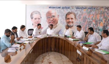 ಬೆಂಗಳೂರು : ರಾಜ್ಯ ಕಾಂಗ್ರೆಸ್ ಉಸ್ತುವಾರಿ ಸುರ್ಜೇವಾಲಾ ನೇತೃತ್ವದಲ್ಲಿ ಲೋಕಸಭೆ ಚುನಾವಣೆ ಅಭ್ಯರ್ಥಿಗಳ ಪಟ್ಟಿ ಪರಿಷ್ಕರಣೆ