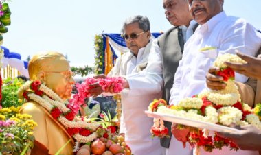 ಅಂಬೇಡ್ಕರ್ ಪ್ರತಿಮೆಗೆ ಸಿಎಂ ಮಾಲಾರ್ಪಣೆ, ಗೌರವ ಸಮರ್ಪಣೆ