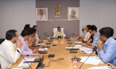 ಪಿಎಂ ಸೂರ್ಯ ಘರ್‌ ಯೋಜನೆ...ಅಧಿಕಾರಿಗಳೊಂದಿಗೆ ಜೋಶಿ ಸಭೆ