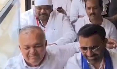 ಹುಬ್ಬಳ್ಳಿ: ಸಂಸ್ಥಾಪನಾ ದಿನಾಚರಣೆಗೆ ಬಸ್ಸಿನಲ್ಲಿ ಪ್ರಯಾಣ ಬೆಳೆಸಿದ ಸಚಿವರು