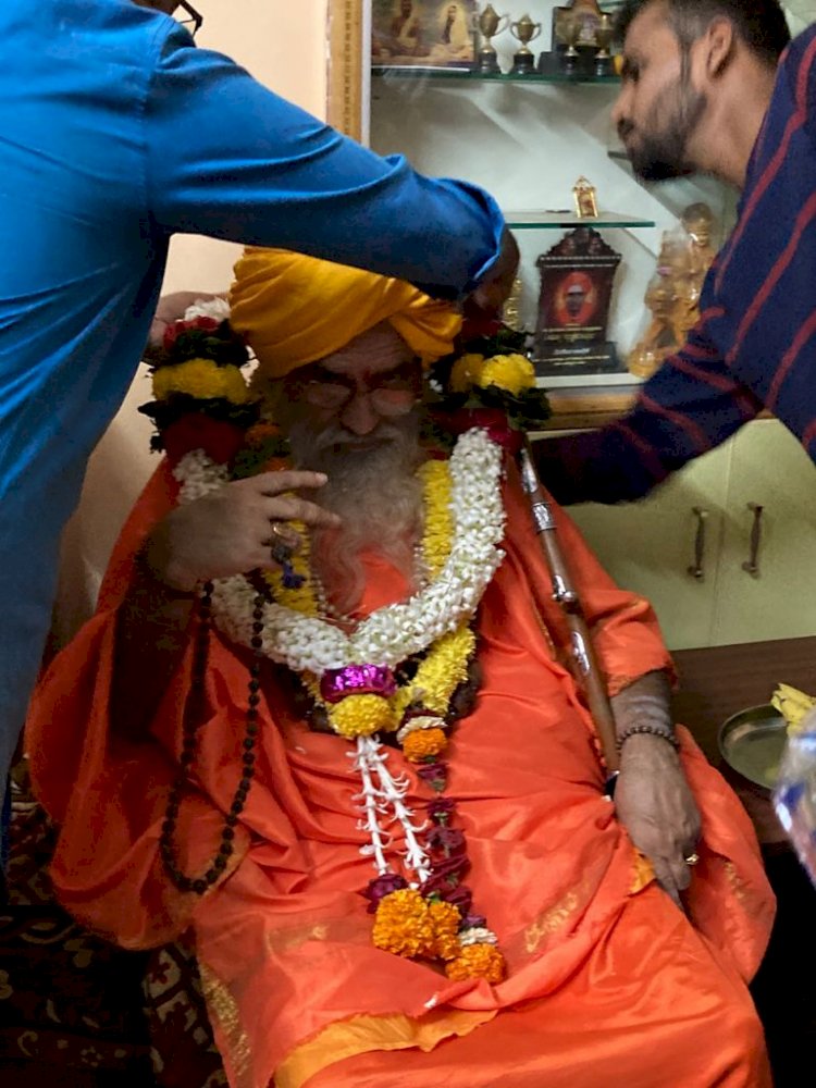 ಶ್ರೀ ಕೇದಾರ ಜಗದ್ಗುರುಗಳ  ಆಶೀರ್ವಾದವನ್ನು ಪಡೆದರು...