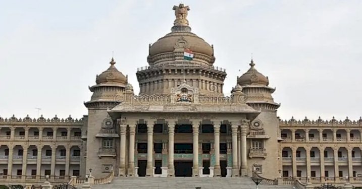 ಎಸ್.ಸಿ ಎಸ್.ಟಿ ಸಮುದಾಯಕ್ಕೆ ಮಂಜೂರಾದ ಜಮೀನು ಪರಭಾರೆ ಮಾಡಲು ಅನುಮತಿ ಕಡ್ಡಾಯ