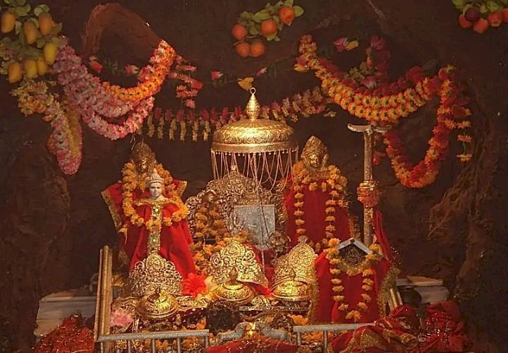 ನ್ಯೂ ಇಯರ್ ಆರಂಭದಲ್ಲೇ ಆಘಾತ : ಕಾಲ್ತುಳಿತಕ್ಕೆ 12 ಭಕ್ತರು ಬಲಿ