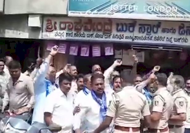ಧಾರವಾಡ: ಪ್ರತಿಭಟನೆ ವಿರುದ್ಧ ಪ್ರತಿಭಟನೆ