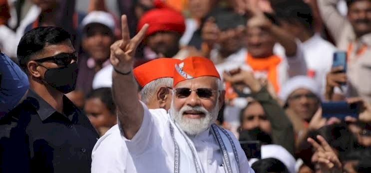 ಗುಜರಾತ್‌ ನಲ್ಲಿ ಮೋದಿ ಕಲರ್ ಫುಲ್ ರೋಡ್ ಶೋ