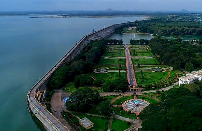 ಮಂಡ್ಯ: ಕೃಷ್ಣರಾಜಸಾಗರಕ್ಕೆ 100 ಅಡಿ ನೀರು ಬಿಡುಗಡೆ - ರೈತರಲ್ಲಿ ಸಂತಸ