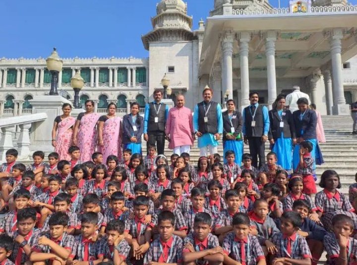 ಕುಂದಗೋಳ : ಶಾಸಕರ ಸಹಕಾರ ಕಲಾಪ ವೀಕ್ಷಿಸಿದ ಶಾಲಾ ಮಕ್ಕಳು ಶಿಕ್ಷಕರು ಖುಷ್