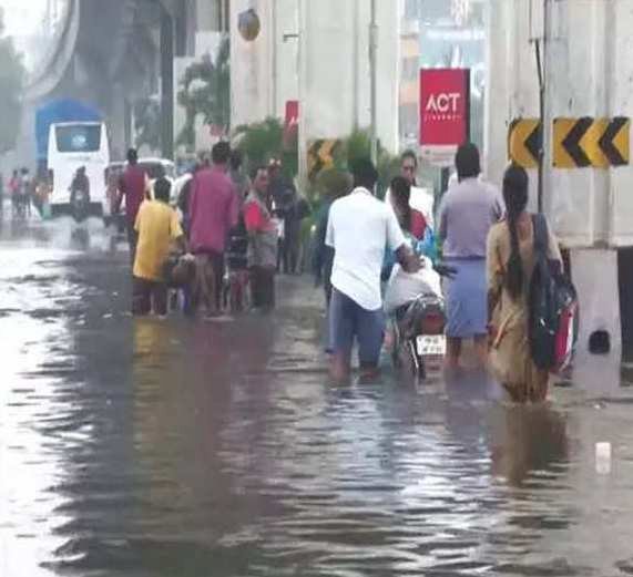 ತಮಿಳುನಾಡಿನಲ್ಲಿ ಭಾರೀ ಮಳೆ: ನಿರಂತರ ವರ್ಷಧಾರೆಯಿಂದ 4 ಜಿಲ್ಲೆಗಳಲ್ಲಿ ಪ್ರವಾಹ ಪರಿಸ್ಥಿತಿ