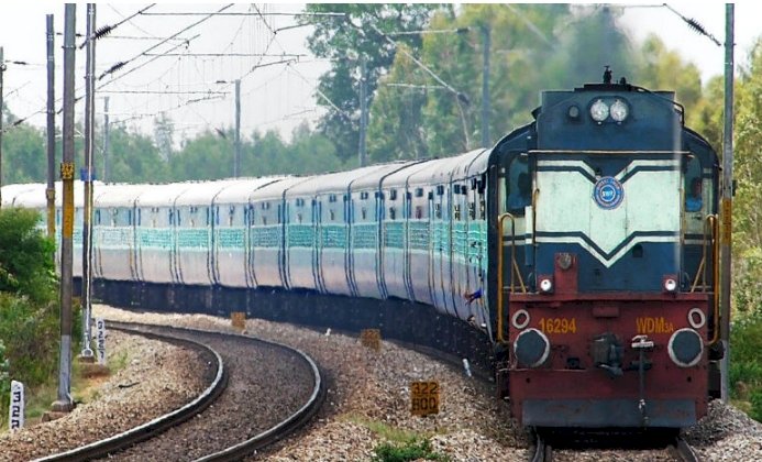 ಮಂಗಳೂರು: ರೈಲ್ವೆಹಳಿಯಲ್ಲಿ ಭೂಕುಸಿತ - 8 ರೈಲುಗಳು ರದ್ದು, ಕೆಲವು ರೈಲುಗಳ ಸಂಚಾರದಲ್ಲಿ ಬದಲಾವಣೆ