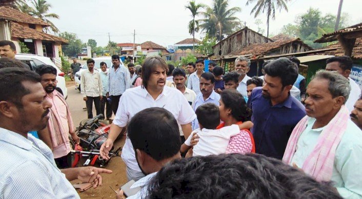 ಸೊರಬ: ರಸ್ತೆ ಅಪಘಾತ - ಗಾಯಾಳುಗಳನ್ನು ತಮ್ಮದೇ ವಾಹನದಲ್ಲಿ ಆಸ್ಪತ್ರೆಗೆ ಸಾಗಿಸಿದ ಸಚಿವ ಮಧು ಬಂಗಾರಪ್ಪ