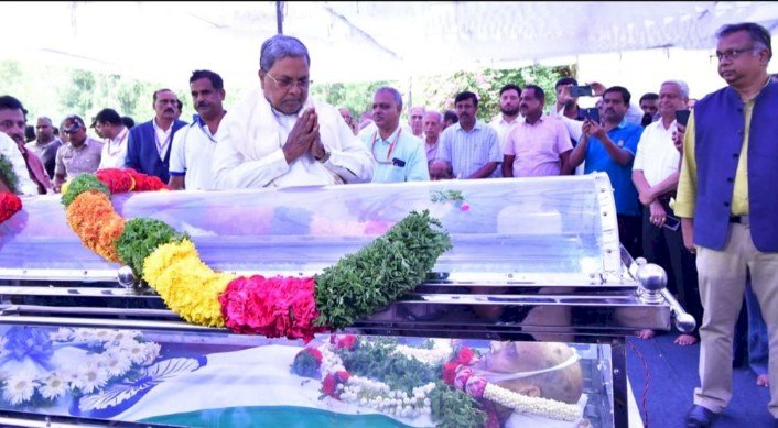 ಇಸ್ರೋ ಮಾಜಿ ಅಧ್ಯಕ್ಷ ಡಾ ಕೆ ಕಸ್ತೂರಿ ರಂಗನ್ ಪಾರ್ಥಿವ ಶರೀರಕ್ಕೆ ನಮನ ಸಲ್ಲಿಸಿದ ಸಿಎಂ